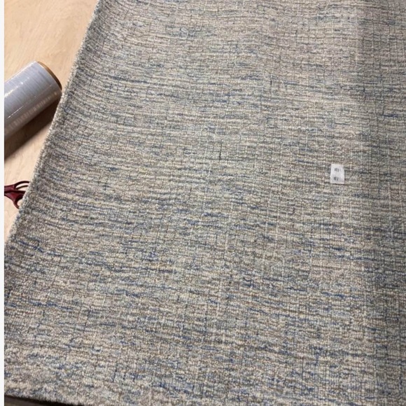 Elegant Gray Area Rug - Picture 4 of 7